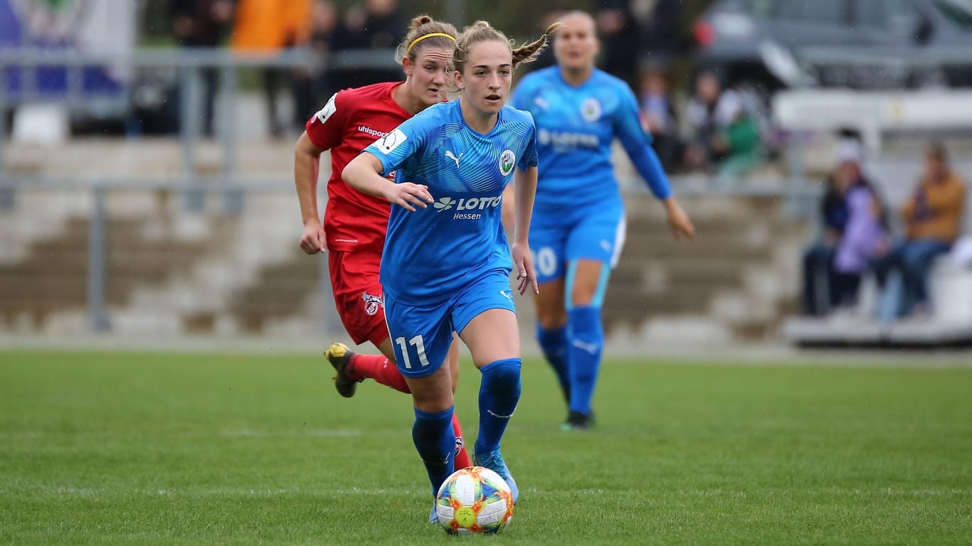 Abwehrspielerin Sophia Kleinherne am Ball: Der 1. FFC Frankfurt besiegte am Sonntag den 1. FC Köln mit 1:0.