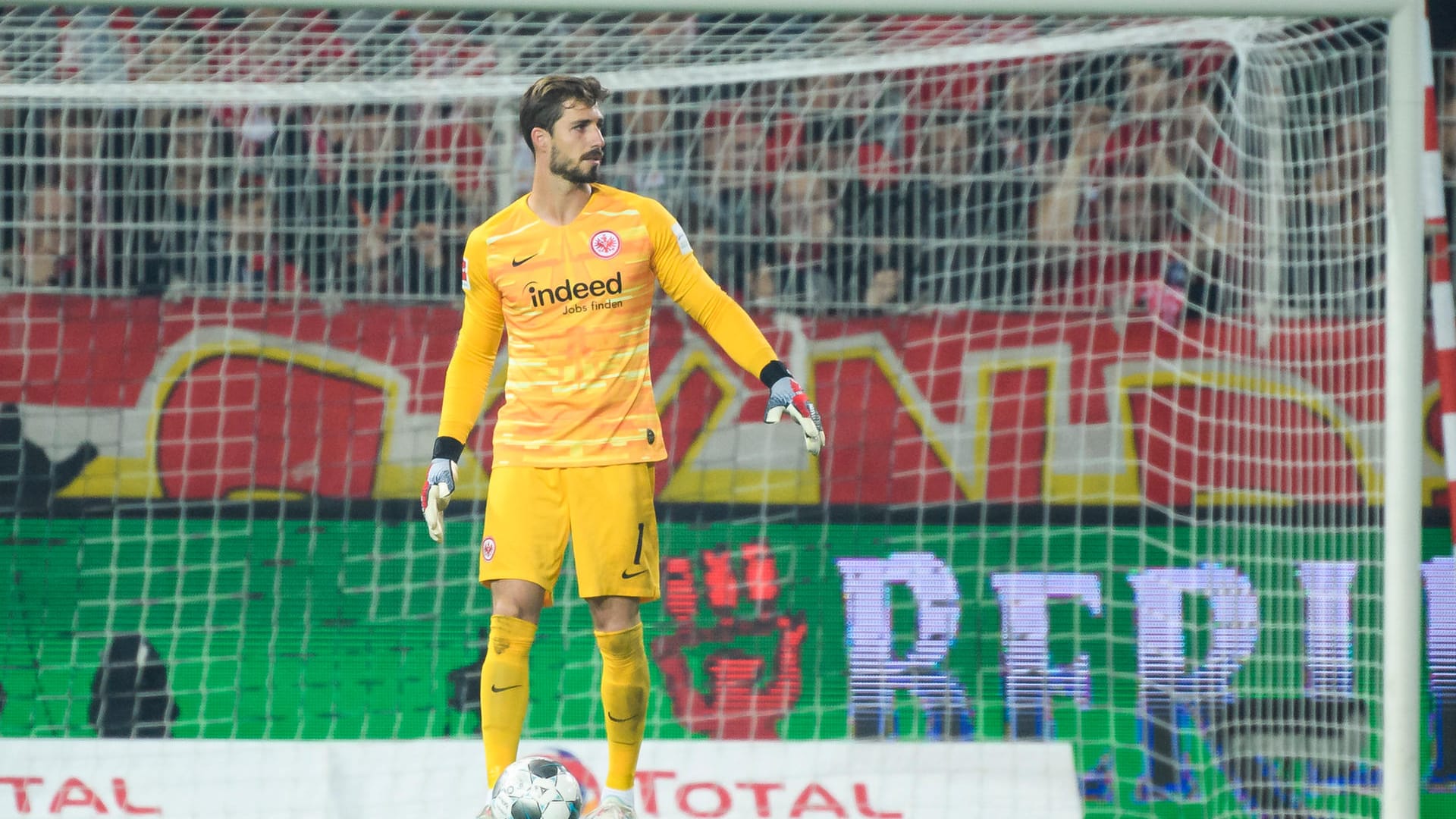 Frankfurts Torwart Kevin Trapp: Beim Spiel gegen Union Berlin hat sich der Keeper verletzt.