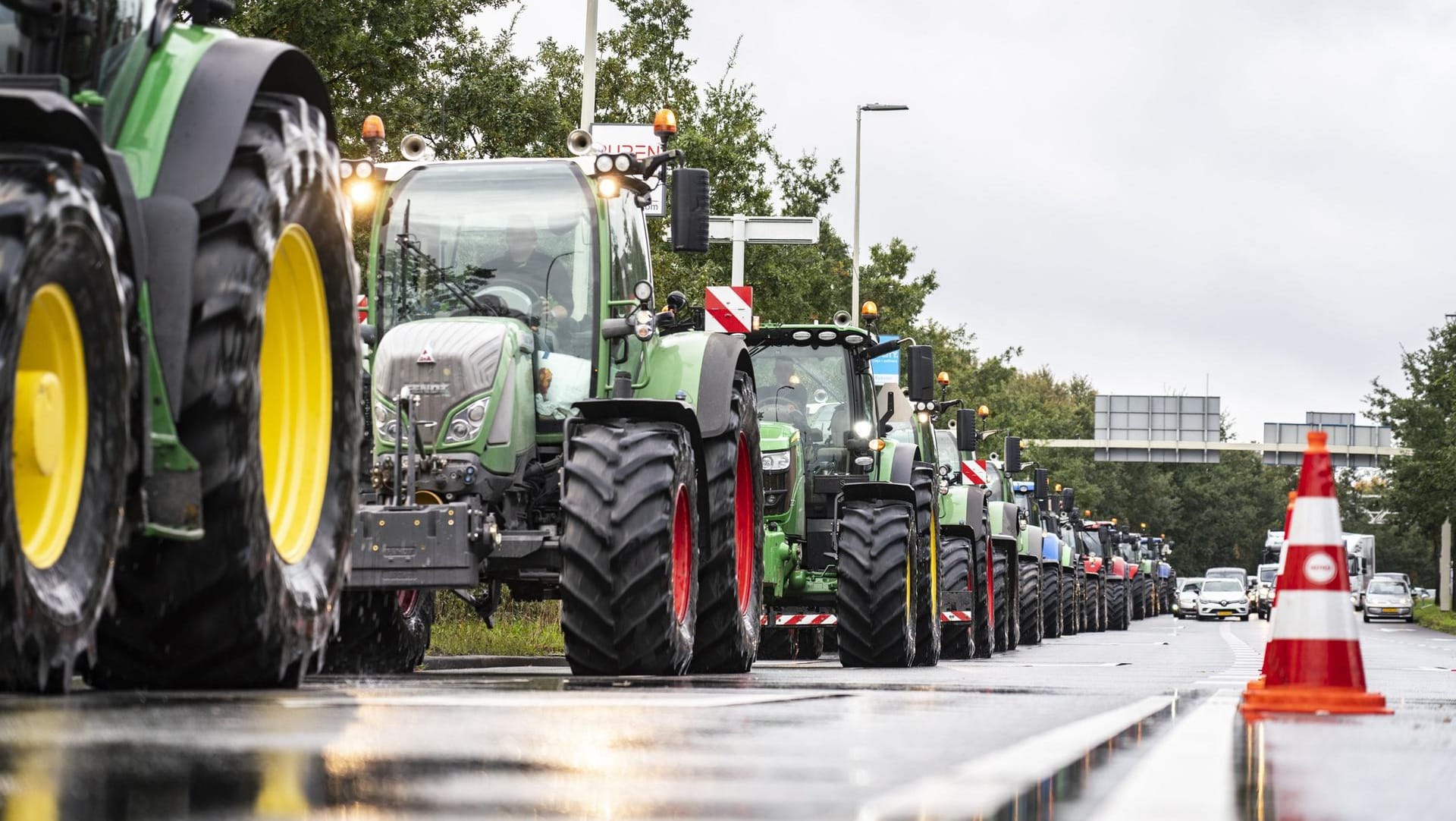 Protest in Den Haag: Landwirte haben ein Verkehrschaos in den Niederlanden ausgelöst.