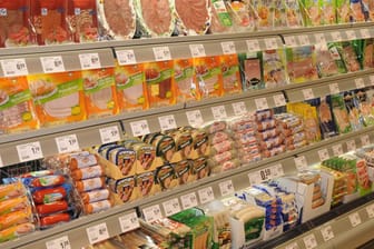 Wurstwaren im Supermarkt: Durch die Fusion aus Reinert und Kemper wird der nach Umsatz zweitgrößte deutsche Wurstproduzent geschaffen.