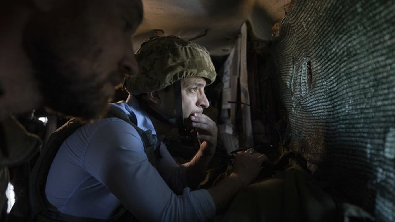 Präsident Wolodymyr Selensky Ende Mai im Frontgebiet in Stanyzja Luhanska in einem Schutzraum.