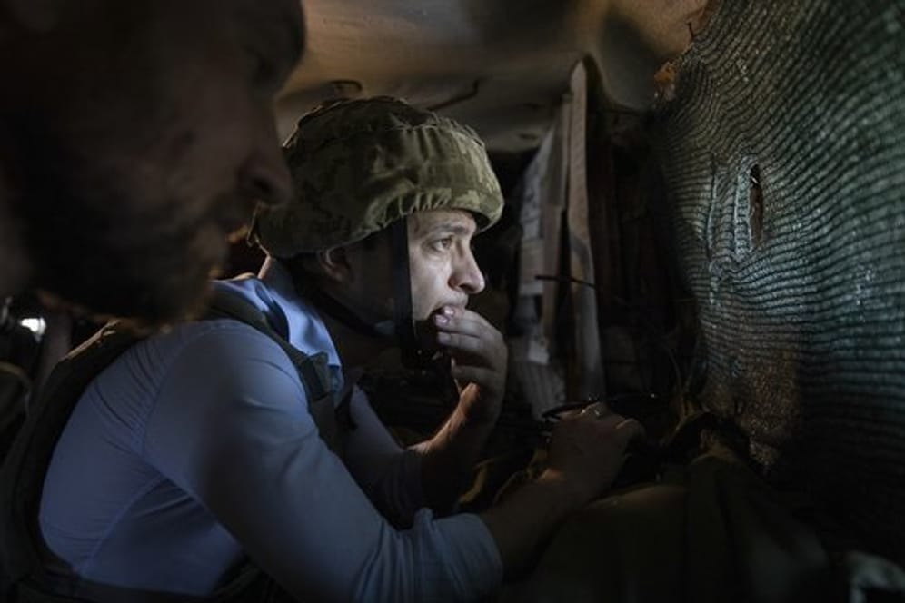 Präsident Wolodymyr Selensky Ende Mai im Frontgebiet in Stanyzja Luhanska in einem Schutzraum.