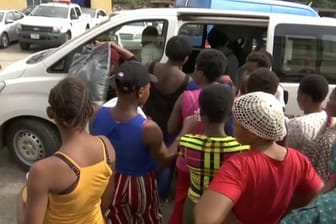 Babyhändler-Ring in Lagos gesprengt: 19 schwangere Frauen und vier Babys hat die Polizei aus den Händen von Menschenhändlern befreit.