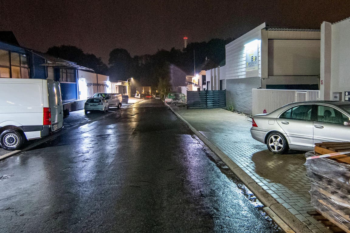 Der Tatort in Iserlohn: Der Fahrer kam nach seiner Verhaftung am Sonntag wieder auf freien Fuß.