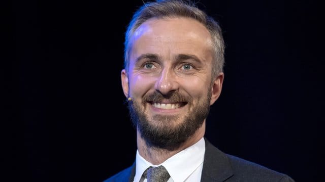 Jan Böhmermann ist offiziell in die SPD aufgenommen worden.