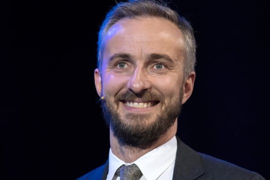 Jan Böhmermann ist offiziell in die SPD aufgenommen worden.