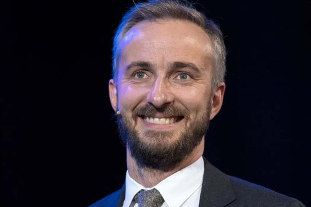 Jan Böhmermann ist offiziell in die SPD aufgenommen worden.