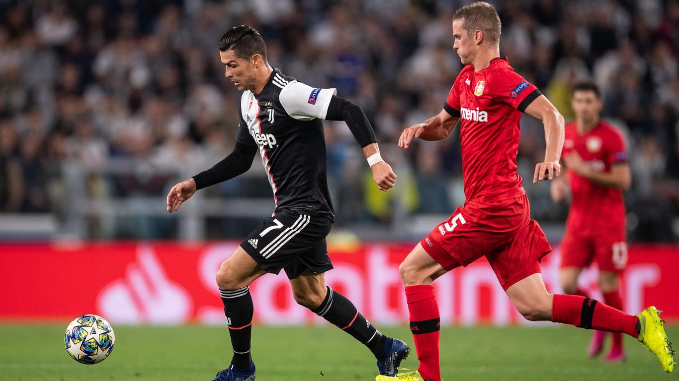 Juves Superstar: Christiano Ronaldo (l.) traf gegen Leverkusen kurz vor Schluss.