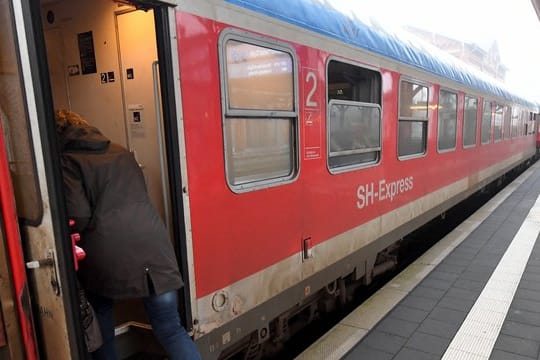 In vielen Fällen kann es sich lohnen, ein steuerfreies Jobticket oder einen Zuschuss zum Fahrticket auszuhandeln. In vielen Fällen kann es sich lohnen, ein steuerfreies Jobticket oder einen Zuschuss zum Fahrticket auszuhandeln.