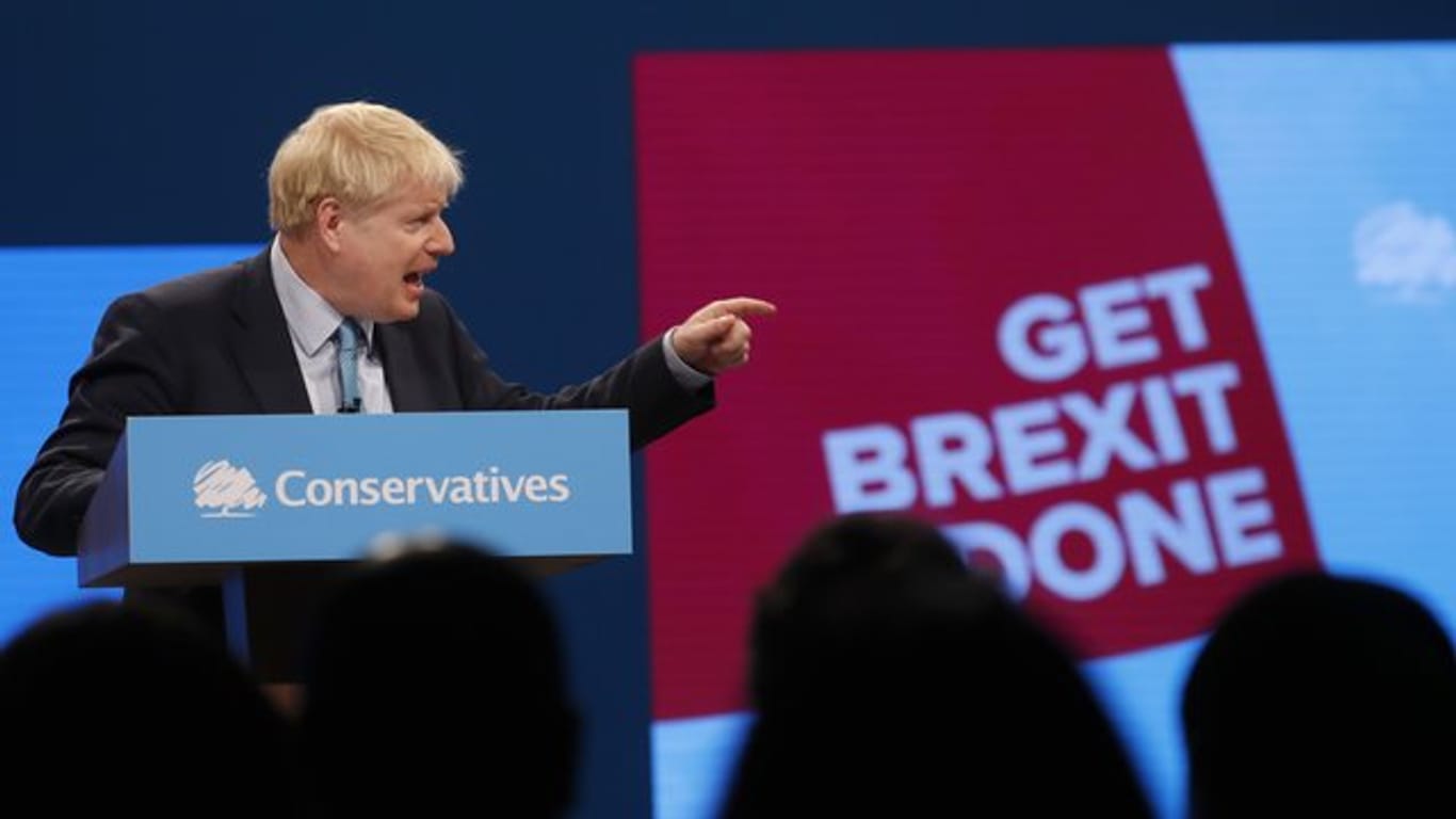 Großbritanniens Premierminister Boris Johnson spricht auf dem Parteitag der britischen Konservativen in Manchester.