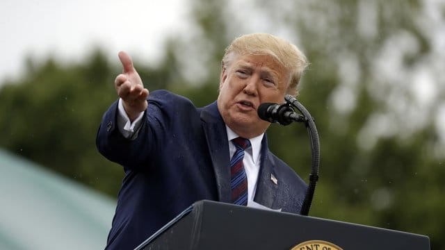 In der Ukraine-Affäre wächst der Druck auf US-Präsident Trump.