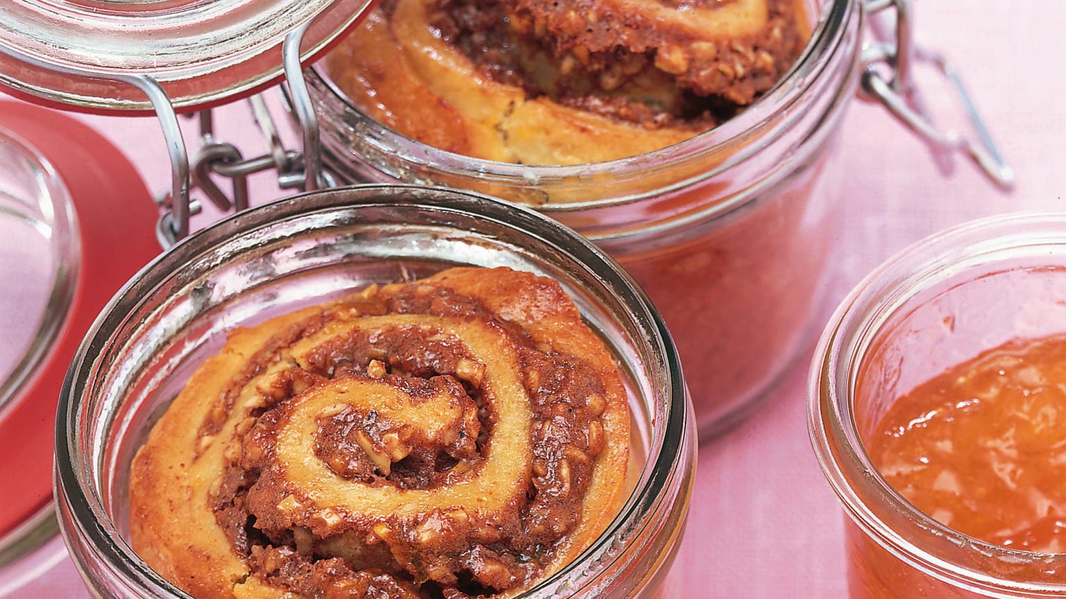 Kleine Kuchen im Einmachglas: So lassen sie sich ohne großen Aufwand transportieren.