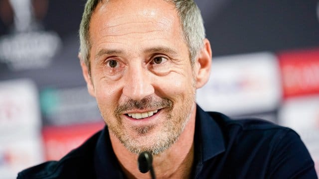 Frankfurts Trainer Adi Hütter will "die Niederlage gegen Arsenal vergessen machen". Frankfurts Trainer Adi Hütter will "die Niederlage gegen Arsenal vergessen machen".