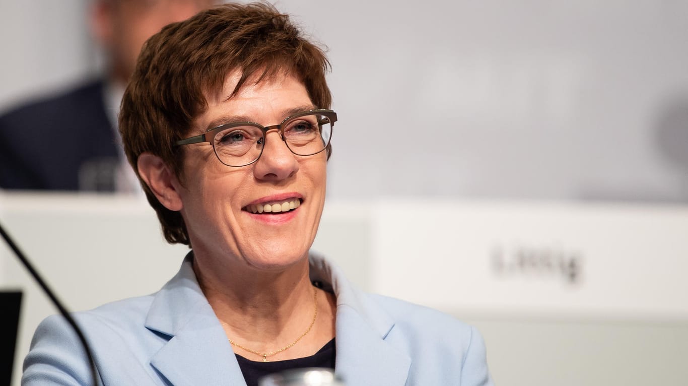 CDU-Chefin Annegret Kramp-Karrenbauer: Sie kritisiert nun ihrerseits die Grünen für deren Kritik am Klimapaket.