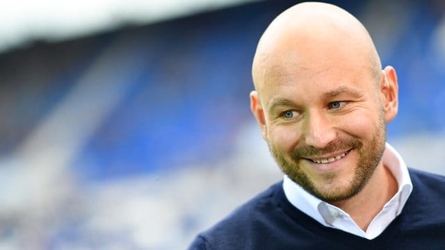 Hoffenheims Sportchef Alexander Rosen glaubt trotz des Fehlstarts weiter an den eingeschlagenen Weg.