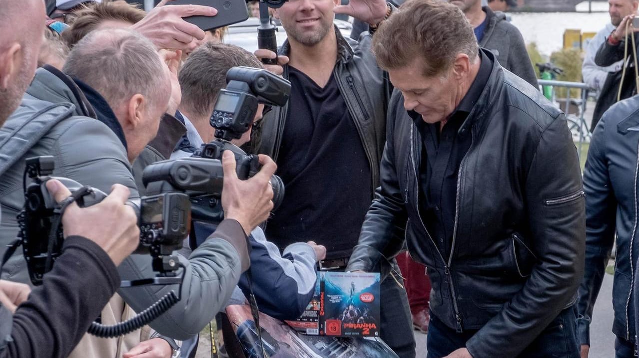 Wo er ist, herrscht Trubel: David Hasselhoff hat gerade ein Hörbuch mit dem Titel "Up Against The Wall" veröffentlicht.