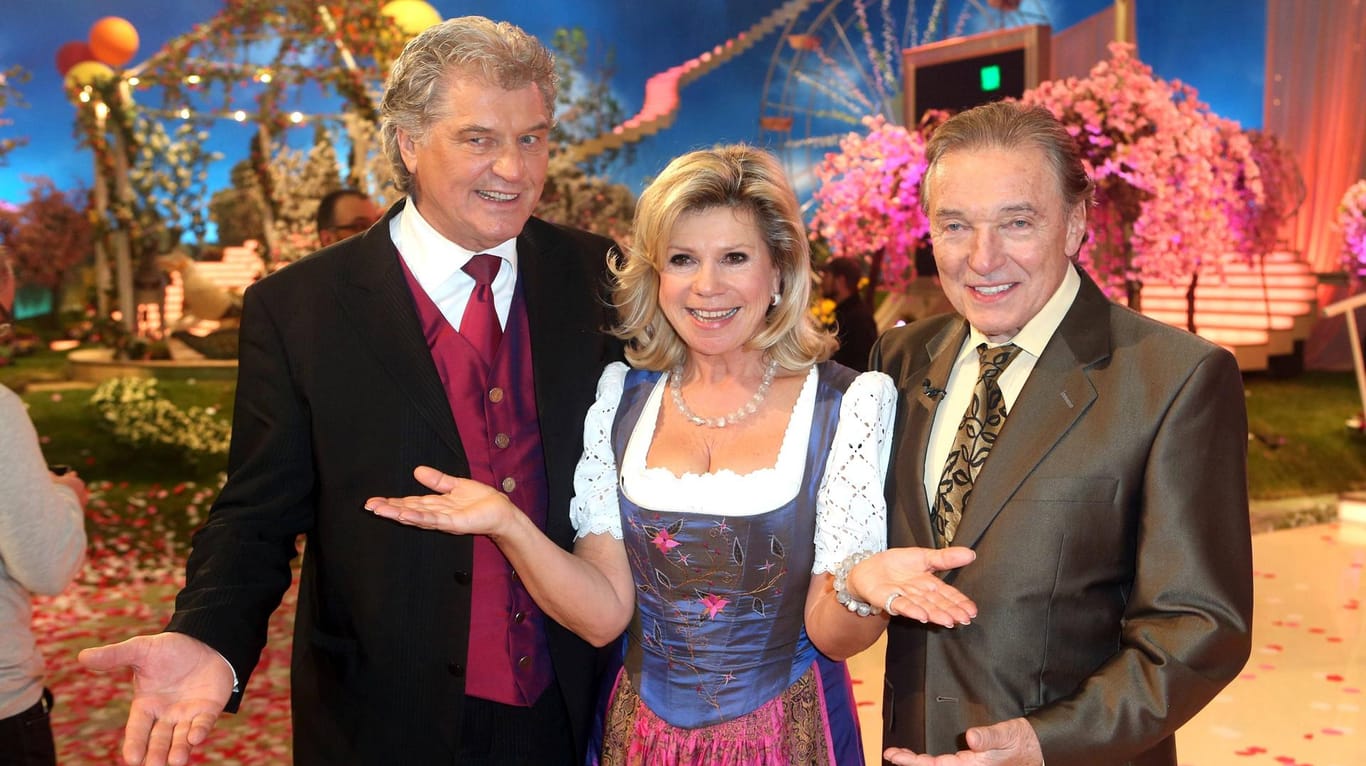 Marianne und Michael zusammen mit Karel Gott: Das Schlagerduo ist hier zusammen mit dem tschechischen Sänger bei einer ARD-Fernsehshow.