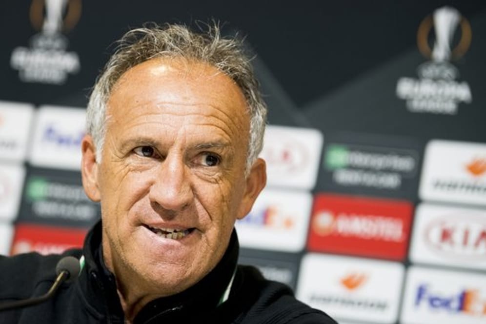 Saint Etiennes Trainer Ghislain Printant lobt die Abwehr des VfL Wolfsburg.