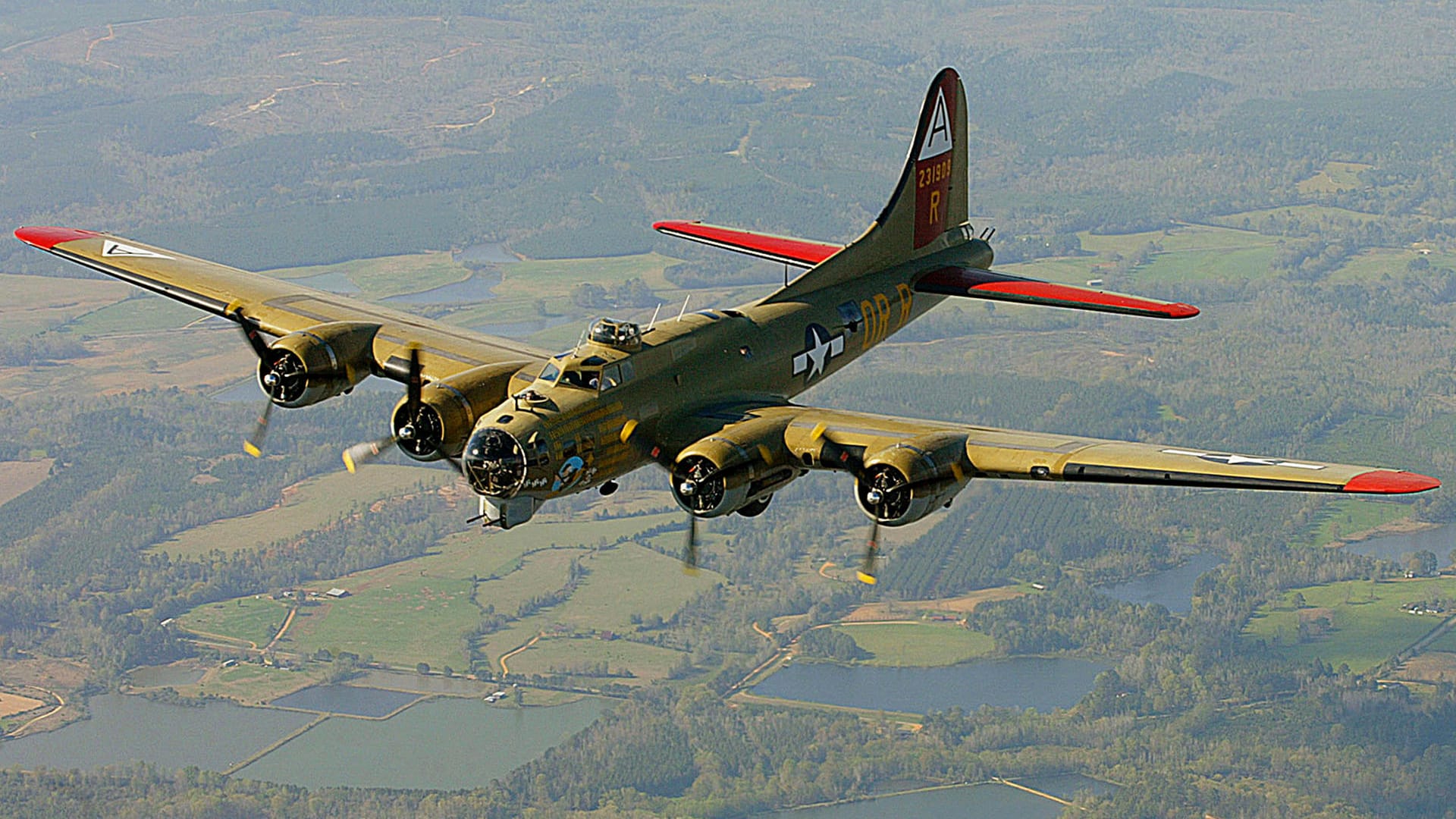 Ein Boeing B-17 Bomber: Ein baugleiches Flugzeug ist im US-Bundesstaat Connecticut beim Landeanflug abgestürzt.