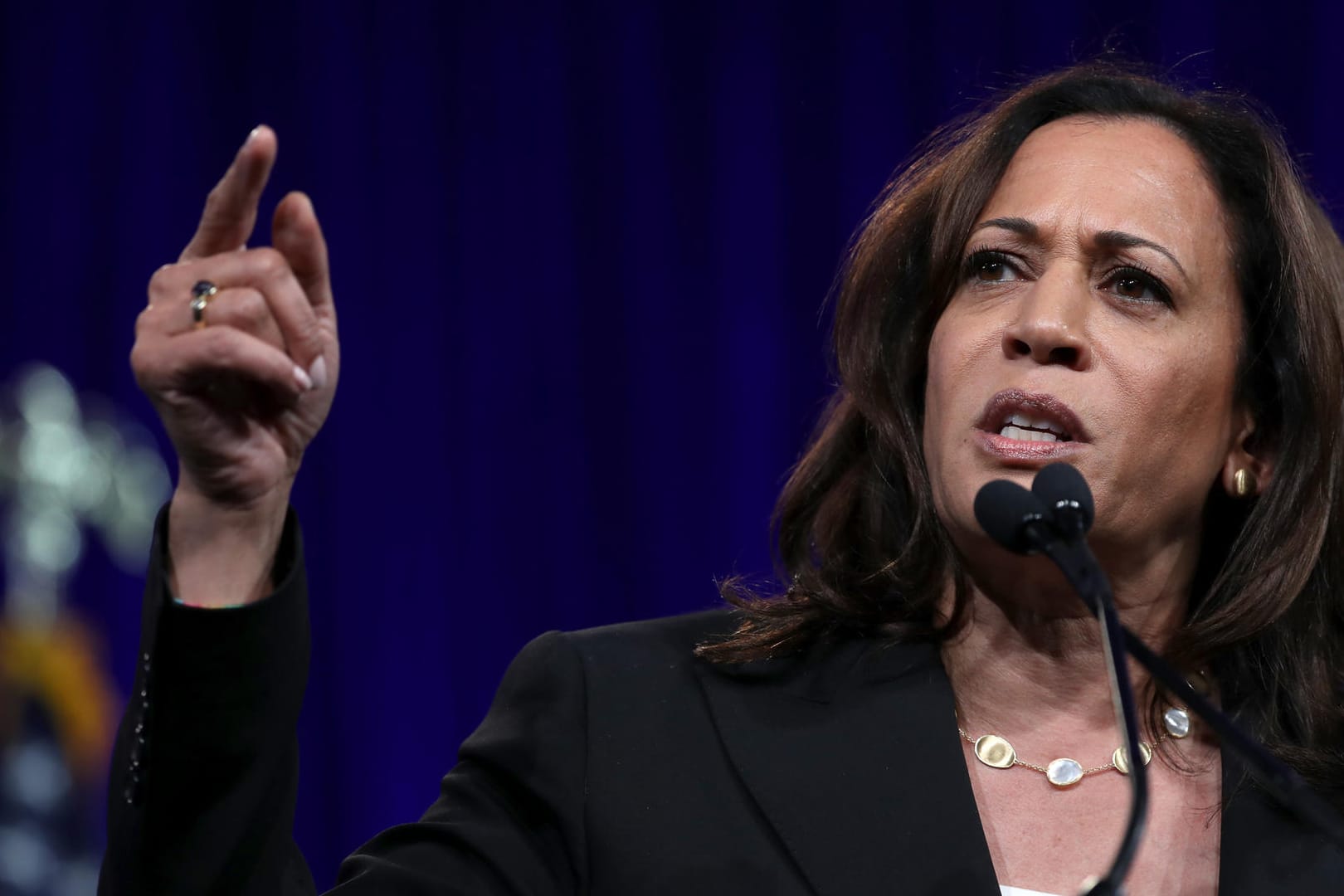 US-Senatorin Kamala Harris: Sie bewirbt sich für die demokratische Präsidentschaftskandidatur – und will Trump von Twitter aussperren lassen.