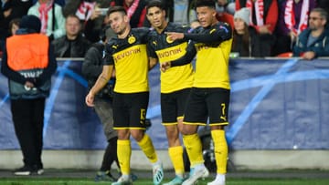 Mit einem 2:0-Arbeitssieg bei Slavia Prag hat Borussia Dortmund den ersten Sieg der aktuellen Champions-League-Saison gefeiert – musste aber lange kämpfen. Ein BVB-Spieler wurde zum Matchwinner – ein anderer enttäuschte aber. Die Einzelkritik vom Durchklicken.