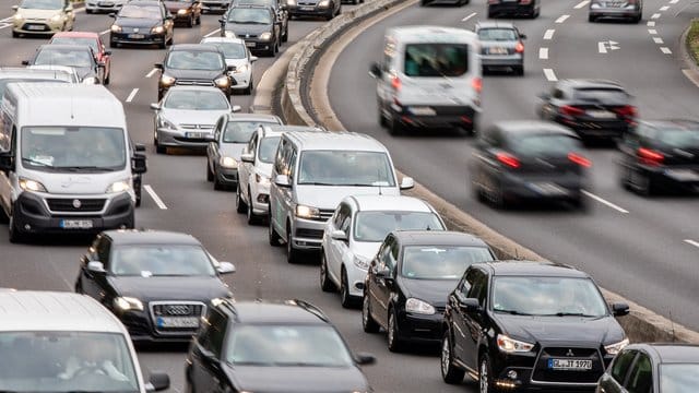 SUV oder Standardmodell? Diese Frage sorgt immer wieder für Diskussionen. SUV oder Standardmodell? Diese Frage sorgt immer wieder für Diskussionen.