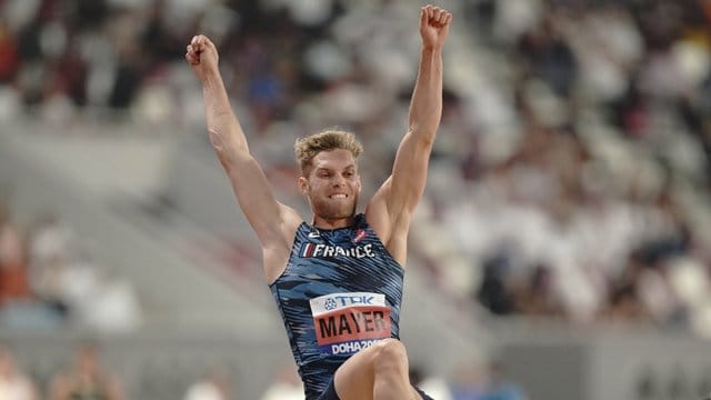 Liegt nach dem ersten Zehnkampf-Tag auf Rang drei: Weltrekordler Kevin Mayer aus Frankreich beim Weitsprung.