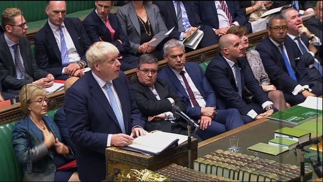 Boris Johnson stellt den Abgeordneten des britischen Unterhauses seine am Vortag veröffentlichten Pläne für einen neuen Brexit-Deal vor. Boris Johnson stellt den Abgeordneten des britischen Unterhauses seine am Vortag veröffentlichten Pläne für einen neuen Brexit-Deal vor.