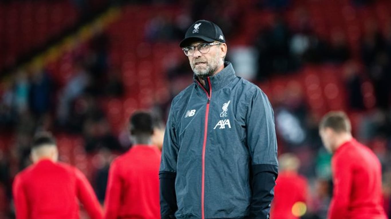 Trainer Jürgen Klopp (r) erlebte mit dem FC Liverpool ein schwieriges Spiel.