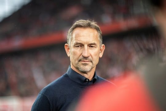 Kölns Trainer Achim Beierlorzer fordert von seinen Spielern eine höhere Laufleistung.