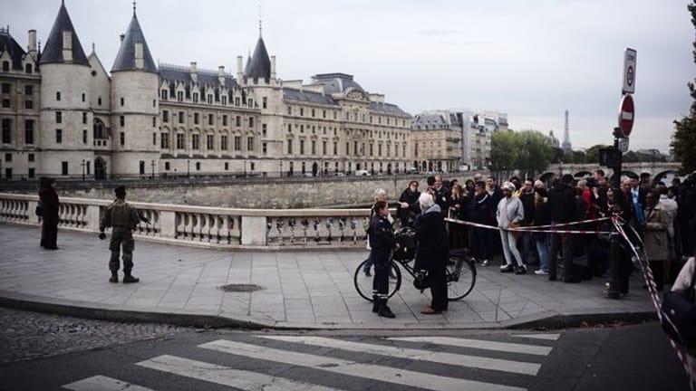 Bei der Messerattacke in der Pariser Polizeipräfektur sind fünf Menschen getötet worden.