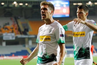 Durchschnaufen in der Europa League: Patrick Herrmann (l.) sorgte mit seinem Treffer dafür, dass die Gladbacher immerhin einen Punkt bei Basaksehir holten.
