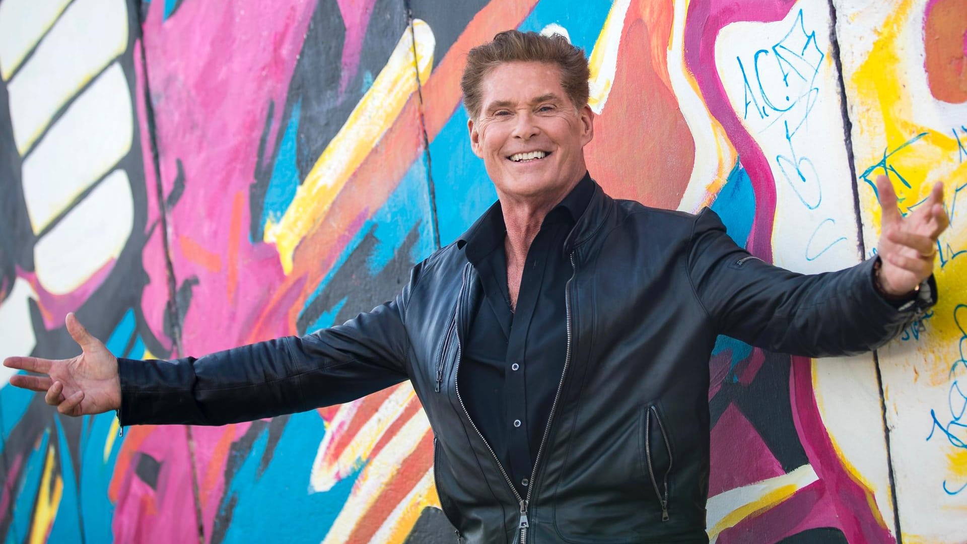 David Hasselhoff an der East Side Gallery in Berlin, wo er vor Kurzem sein Hörbuch "Up Against The Wall" promotet hat.