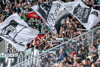 Der Gästeblock von Borussia Mönchengladbach beim Bundesligaspiel in Sinsheim: In Istanbul kamen nicht ganz so viele Fans ins Stadion.