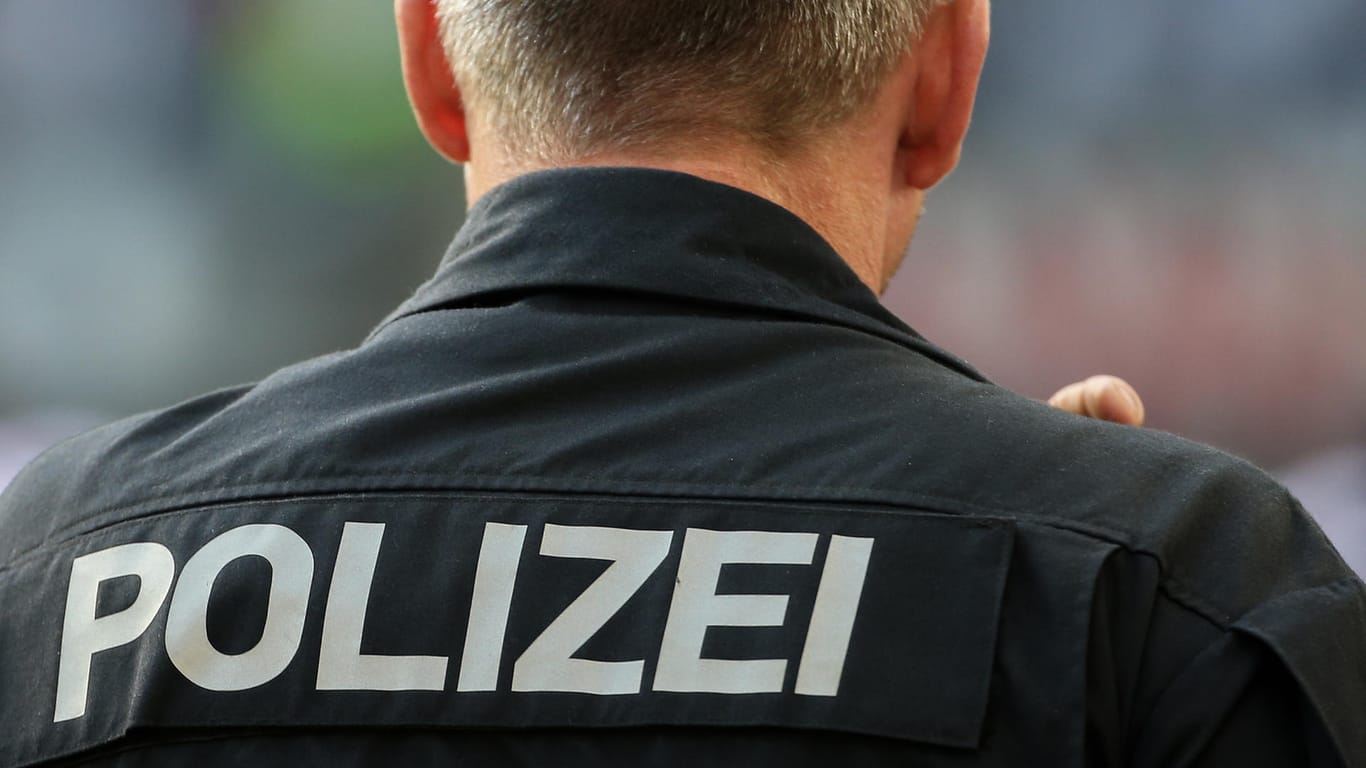 Ein Polizist: Am Mittwochabend hat sich in einem Wettbüro in Dortmund ein kurioser Überfall ereignet.