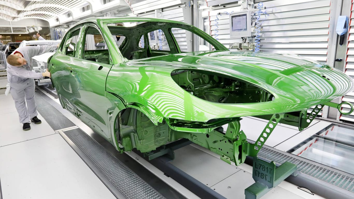 Porsche-Produktion: Der Autobauer konnte wie andere deutsche Marken im Juli 2020 bei den Neuzulassungen zulegen.