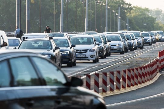 Die Regierung plant die Pendlerpauschale zu erhöhen.