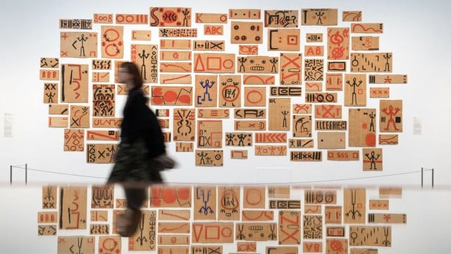 Blick in die Ausstellung "A.