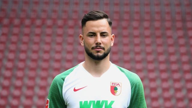 Der FC Augsburg muss voraussichtlich auch bei Borussia Mönchengladbach auf Flügelstürmer Marco Richter verzichten. Der FC Augsburg muss voraussichtlich auch bei Borussia Mönchengladbach auf Flügelstürmer Marco Richter verzichten.