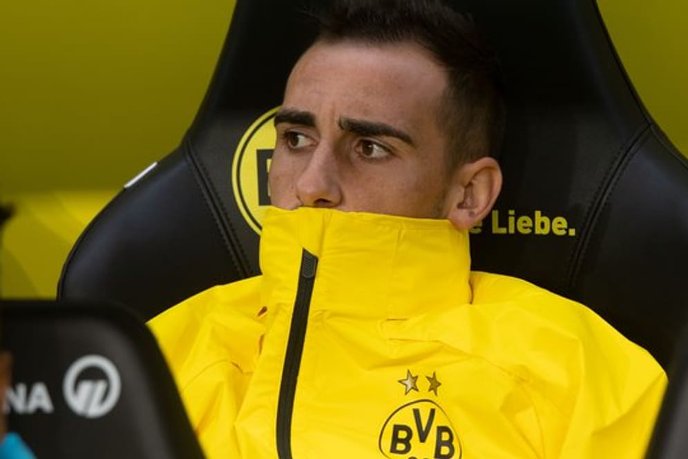 Dortmunds Stürmer Paco Alcacer klagt weiter über Probleme an der Achillessehne und fehlt dem BVB in Freiburg.