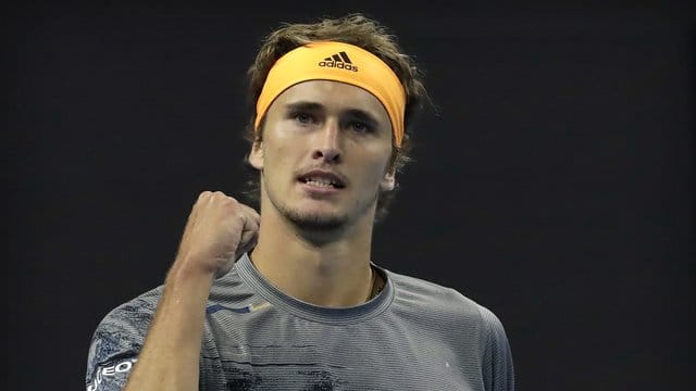 Nach dem Sieg über Sam Querrey aus den USA steht Alexander Zverev im Halbfinale des Turniers in Peking.