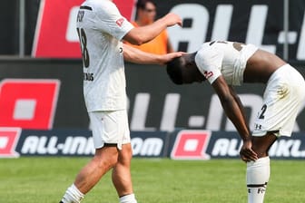 Dimitrios Diamantakos und Christian Conteh: Der FC St. Pauli muss auf Conteh im Spiel gegen Nürnberg verzichten.
