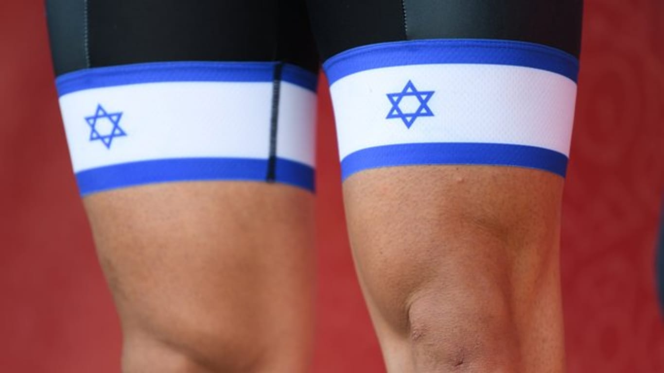 Waden eines Radprofis vom Team Israel Cycling Academy.