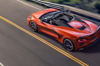 Neue Corvette als Cabrio: Statt eines Stoffverdecks erhält sie ein Hardtop, das in 16 Sekunden im Heck verschwindet.
