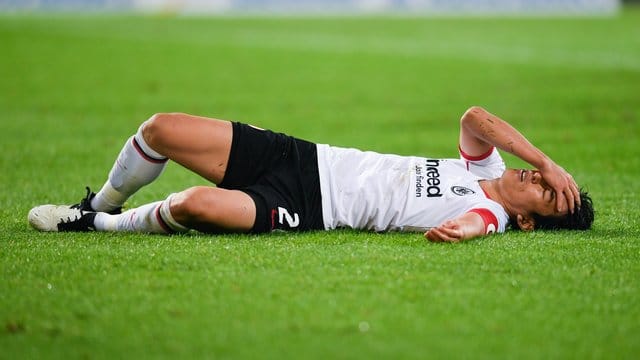 Eintracht-Spieler Makoto Hasebe hatte sich im Spiel bei Union Berlin eine Gehirnerschütterung zugezogen. Eintracht-Spieler Makoto Hasebe hatte sich im Spiel bei Union Berlin eine Gehirnerschütterung zugezogen.