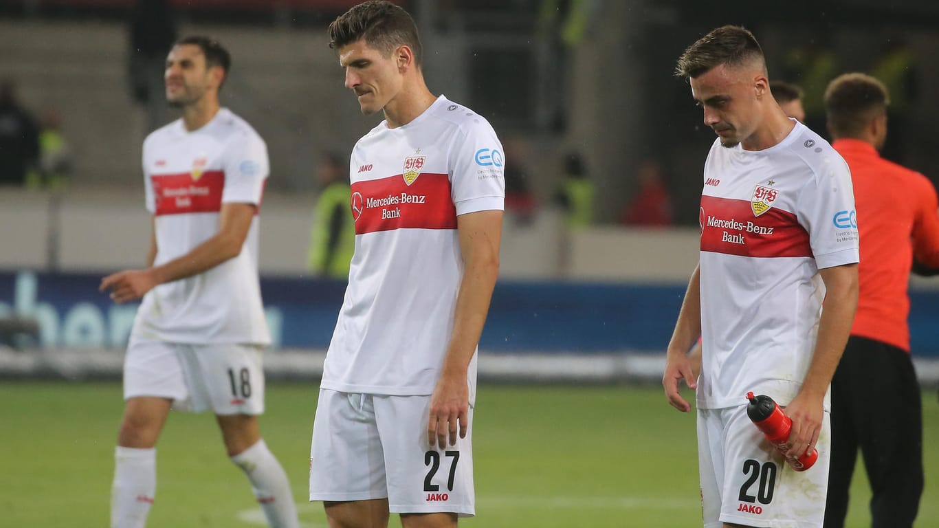 Erste Saisonniederlage für den VfB: Stuttgarts Gomez (M.) und Förster sind enttäuscht.