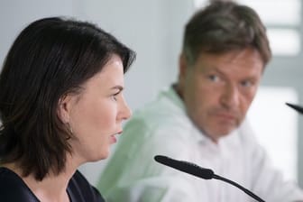 Annalena Baerbock und Robert Habeck Ende Augustg bei einer Pressekonferenz in Dresden.