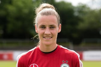 Wurde vor dem EM-Quali-Spiel der DFB-Frauen verabschiedet: Simone Laudehr.