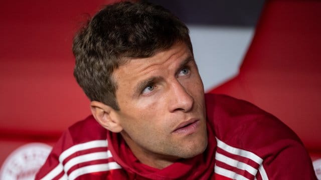 Wieder nicht in der Startelf der Bayern: Thomas Müller sitzt auf der Bank. Wieder nicht in der Startelf der Bayern: Thomas Müller sitzt auf der Bank.