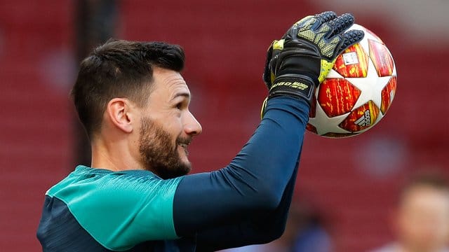 Hat sich in einem Spiel der Premier League schwer verletzt: Tottenhams Keeper Hugo Lloris. Hat sich in einem Spiel der Premier League schwer verletzt: Tottenhams Keeper Hugo Lloris.
